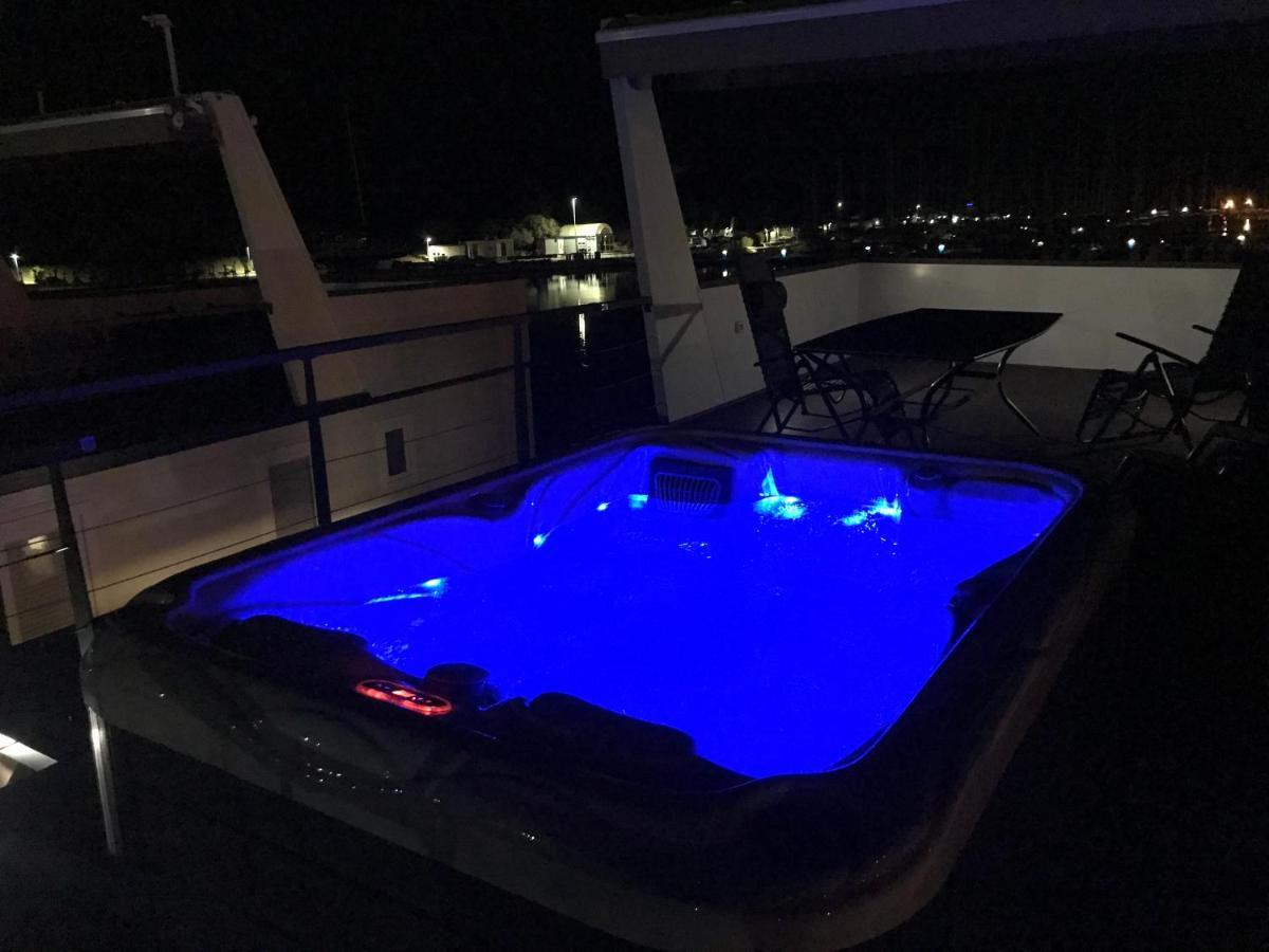 Floating House Varoni Pula Dış mekan fotoğraf